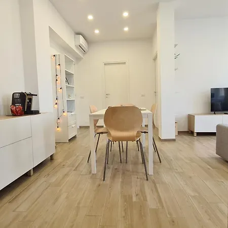 Loverhome 8 E 14 רומא