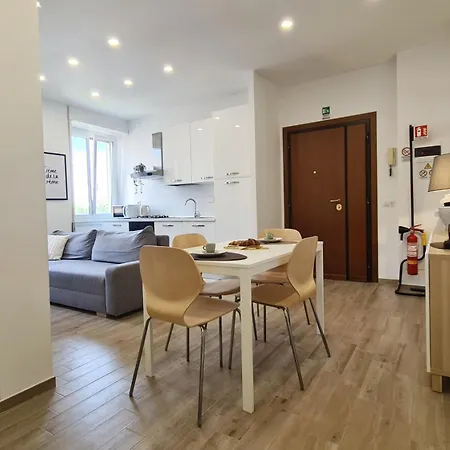 Loverhome 8 E 14 * רומא