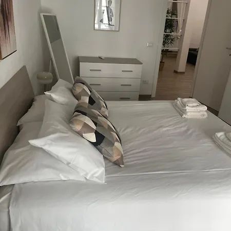 Loverhome 8 E 14 * רומא
